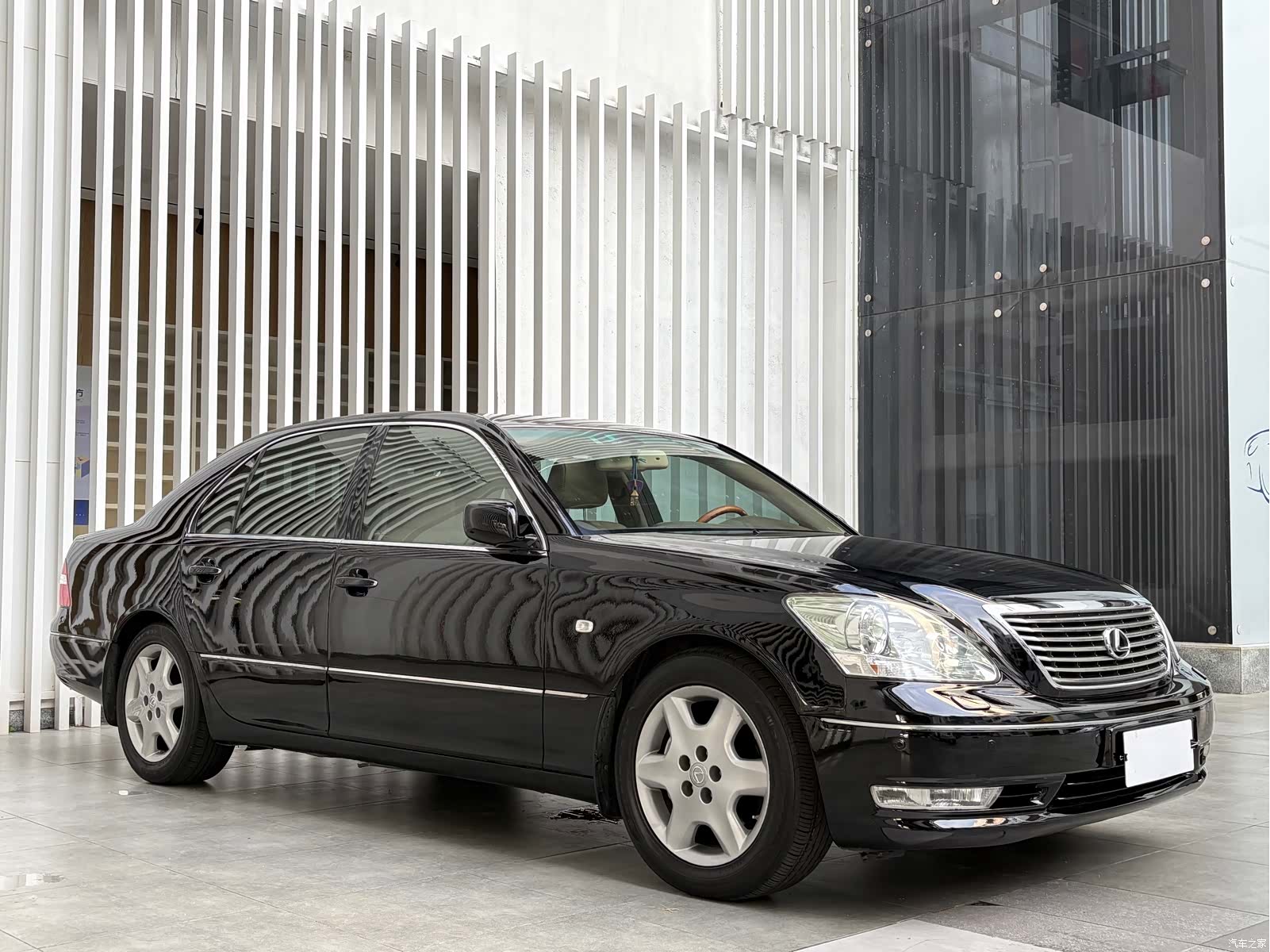 Lexus LS, 2005 3