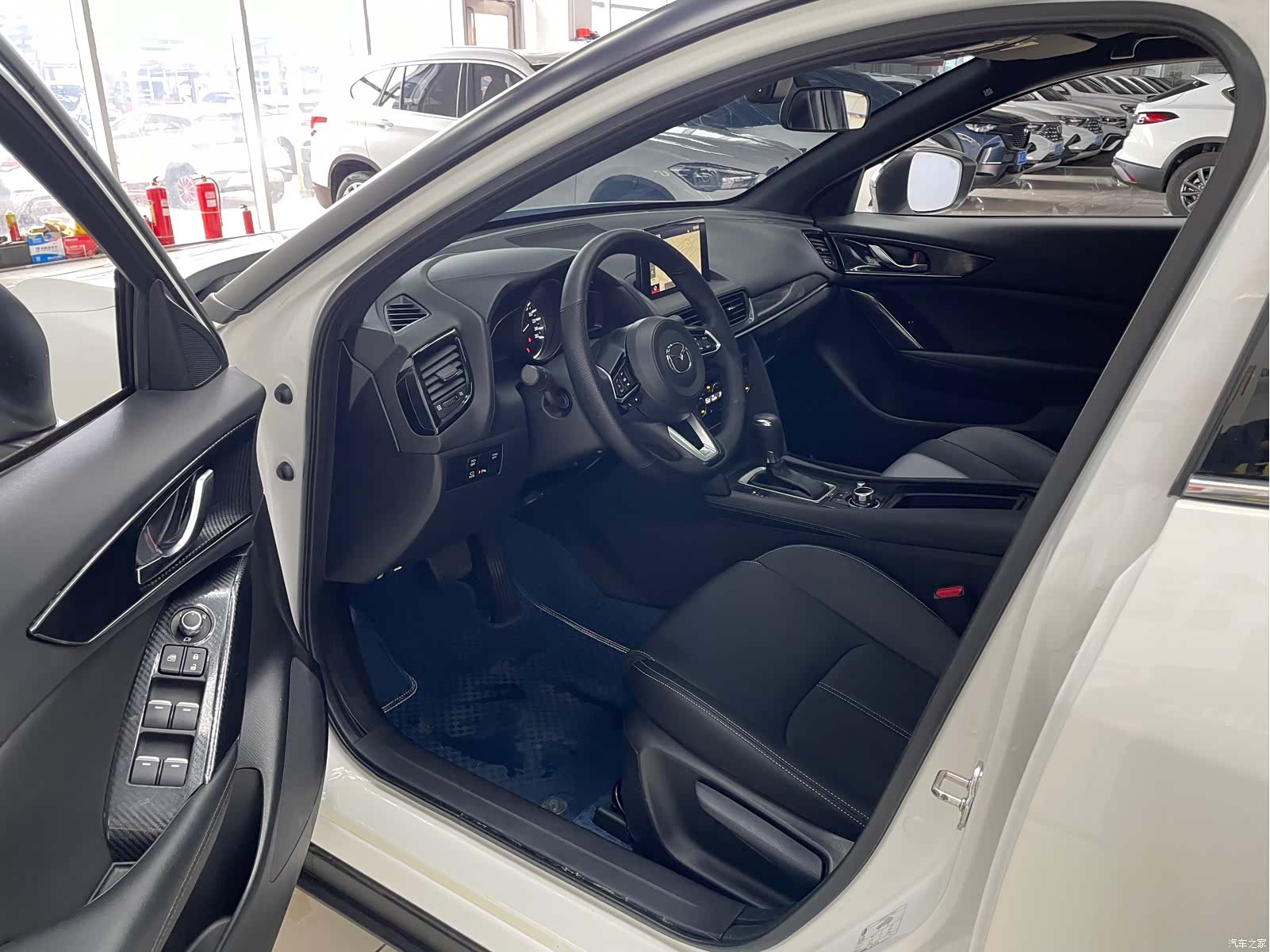 Mazda CX-4, 2023 8