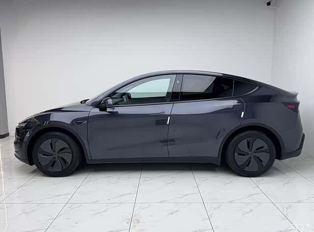 Tesla Model Y, 2025 2