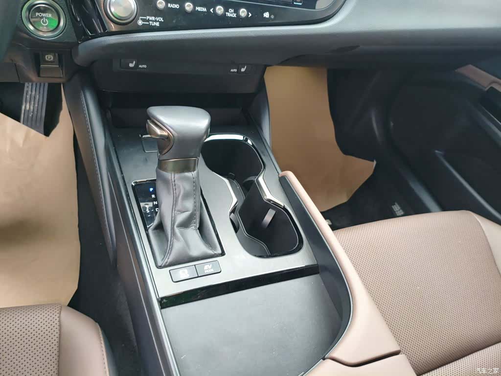 Lexus ES, 2023 10