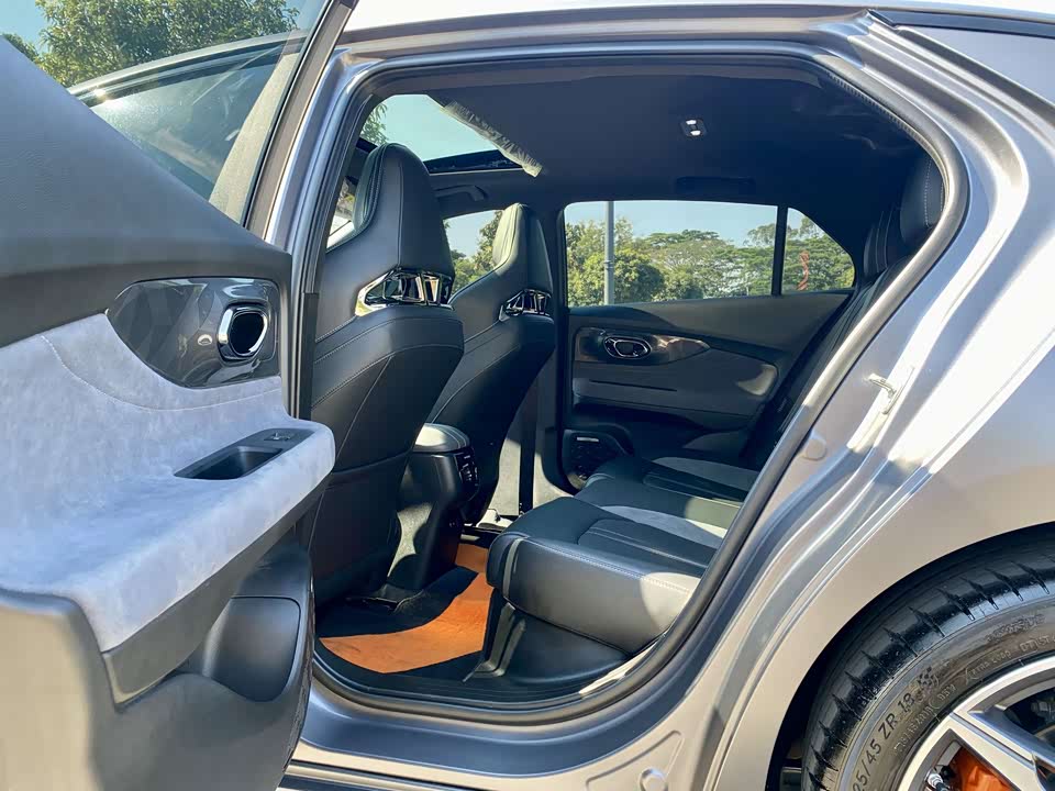 Trumpchi Shadow Leopard