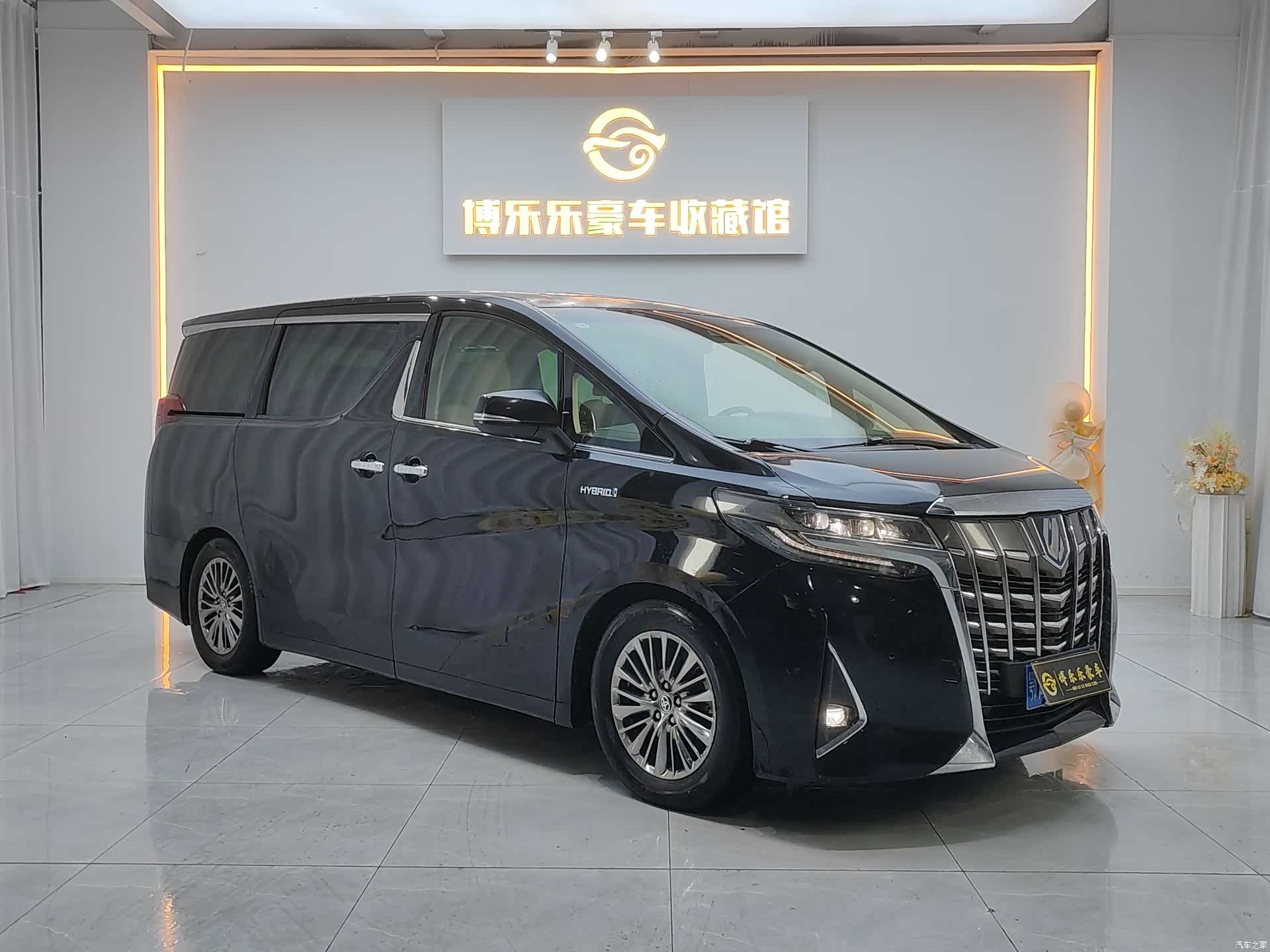 Toyota Alphard, 2022 3