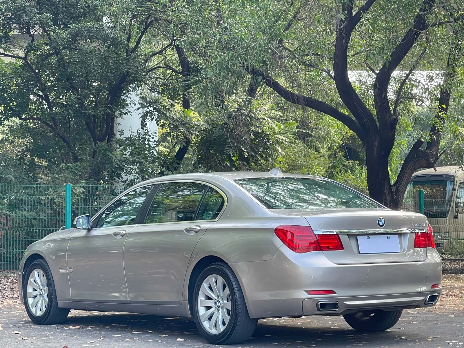 BMW 7 Series, 2011 6