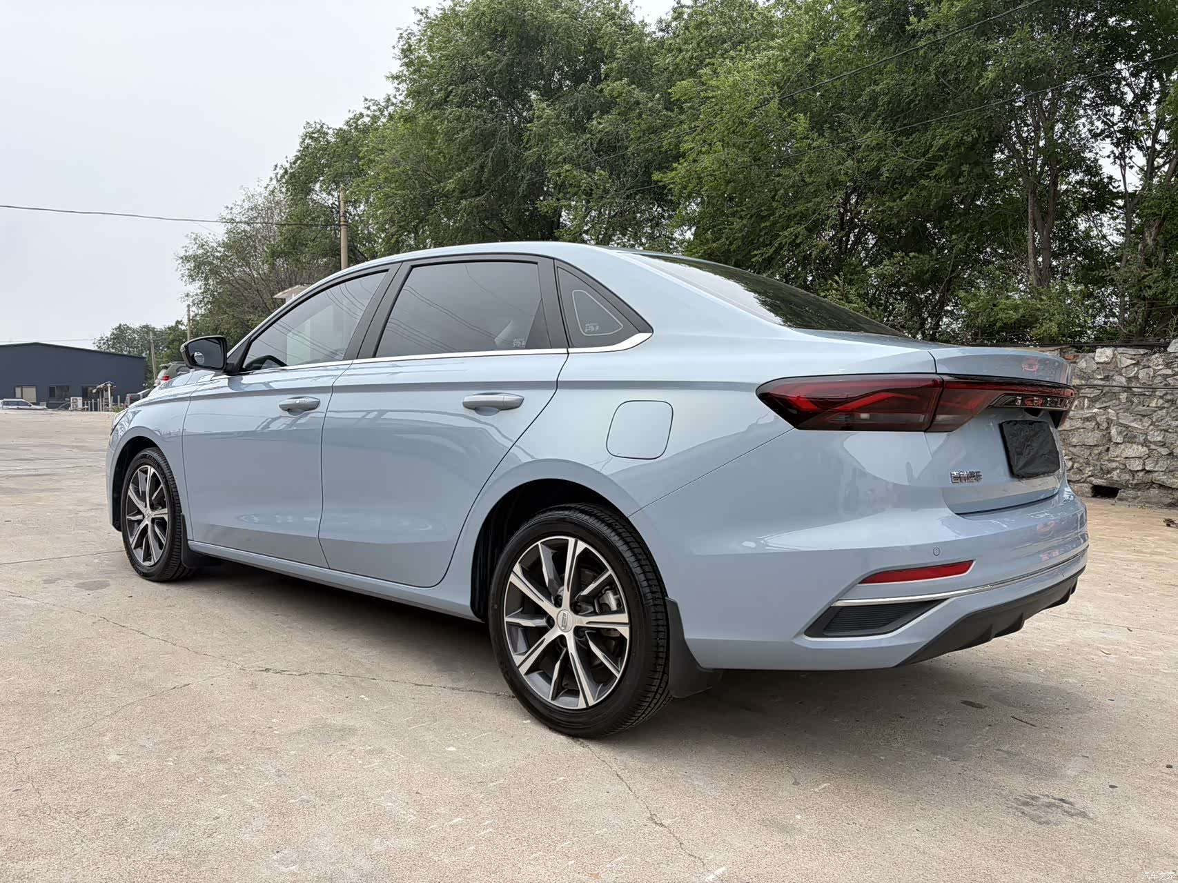 Geely Emgrand, 2023 9