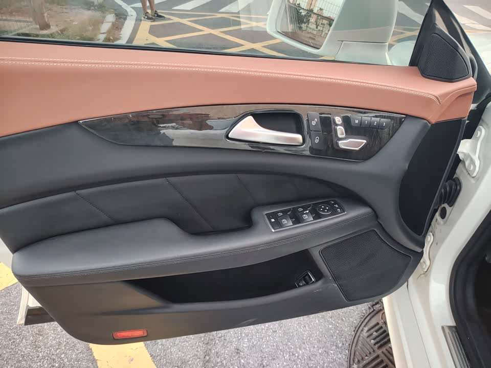 Mercedes-Benz CLS Mercedes-Benz CLS