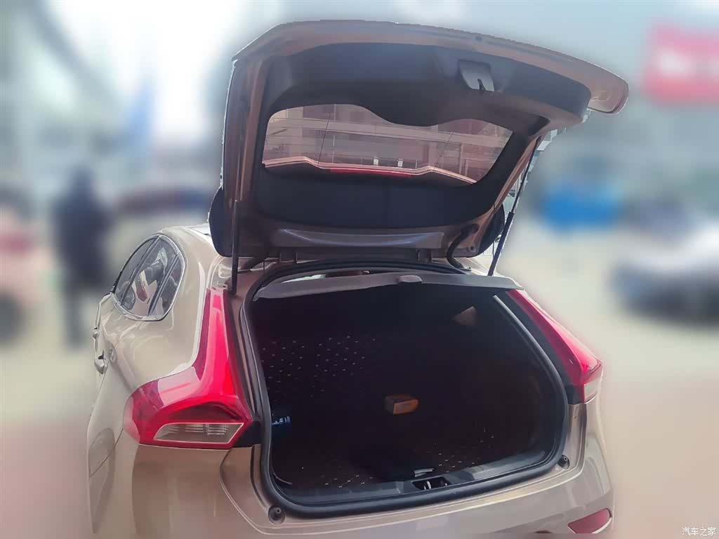 Volvo V40, 2017 9