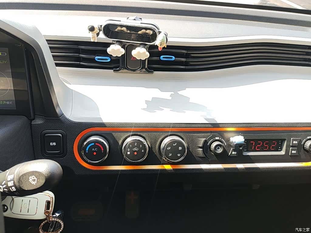 Wuling MINIEV, 2021 13