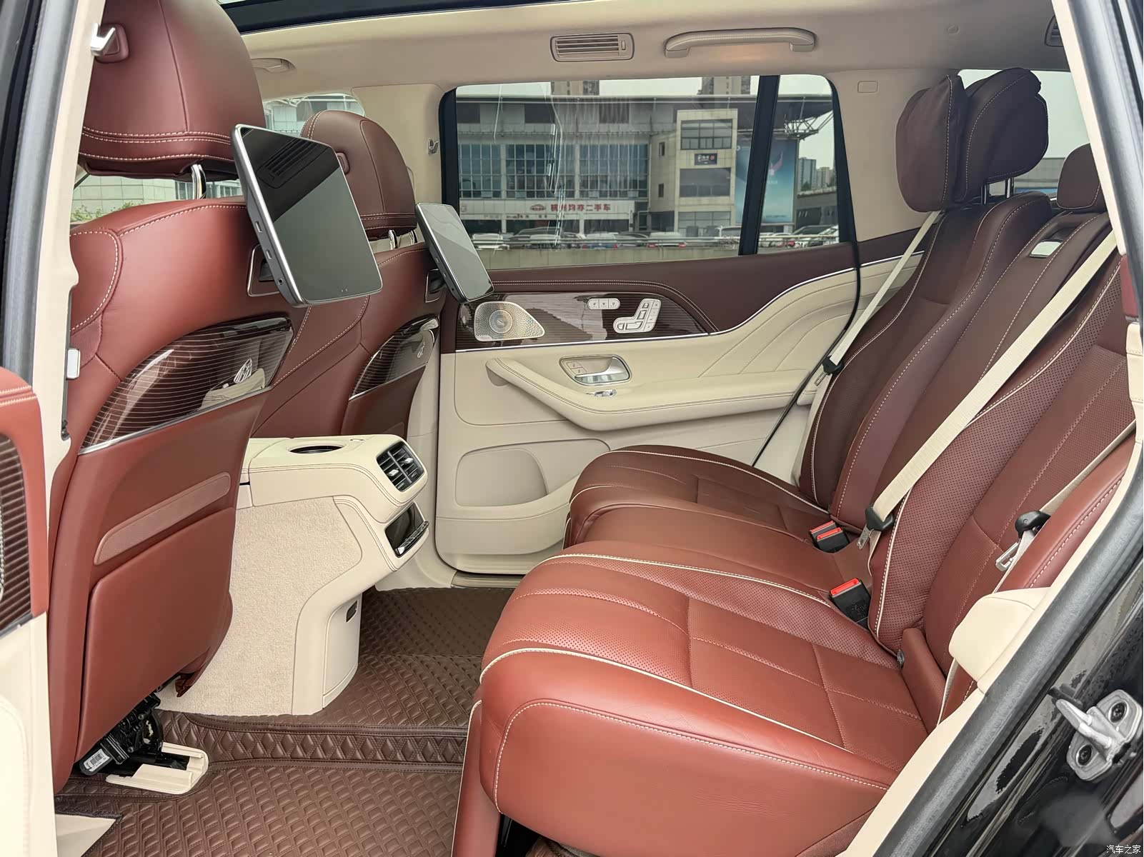 Maybach GLS, 2022 17