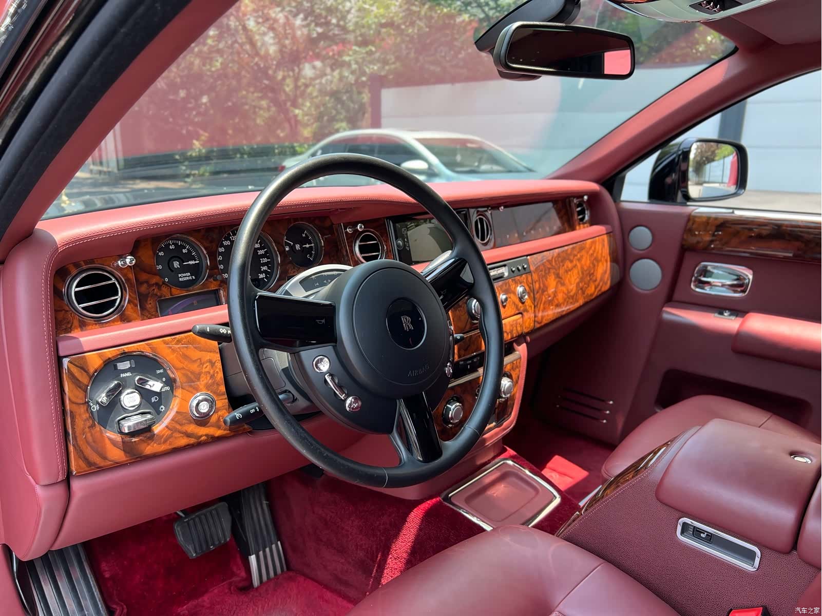 Rolls-Royce Phantom, 2015 9