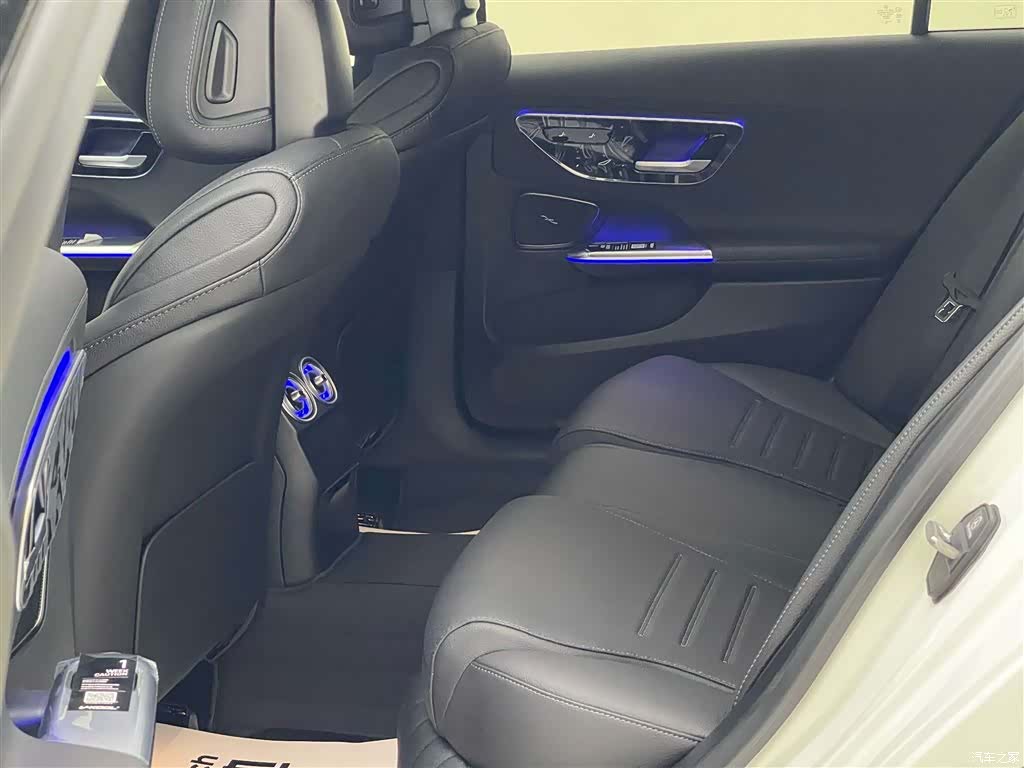 Mercedes-Benz C-Class, 2025 14