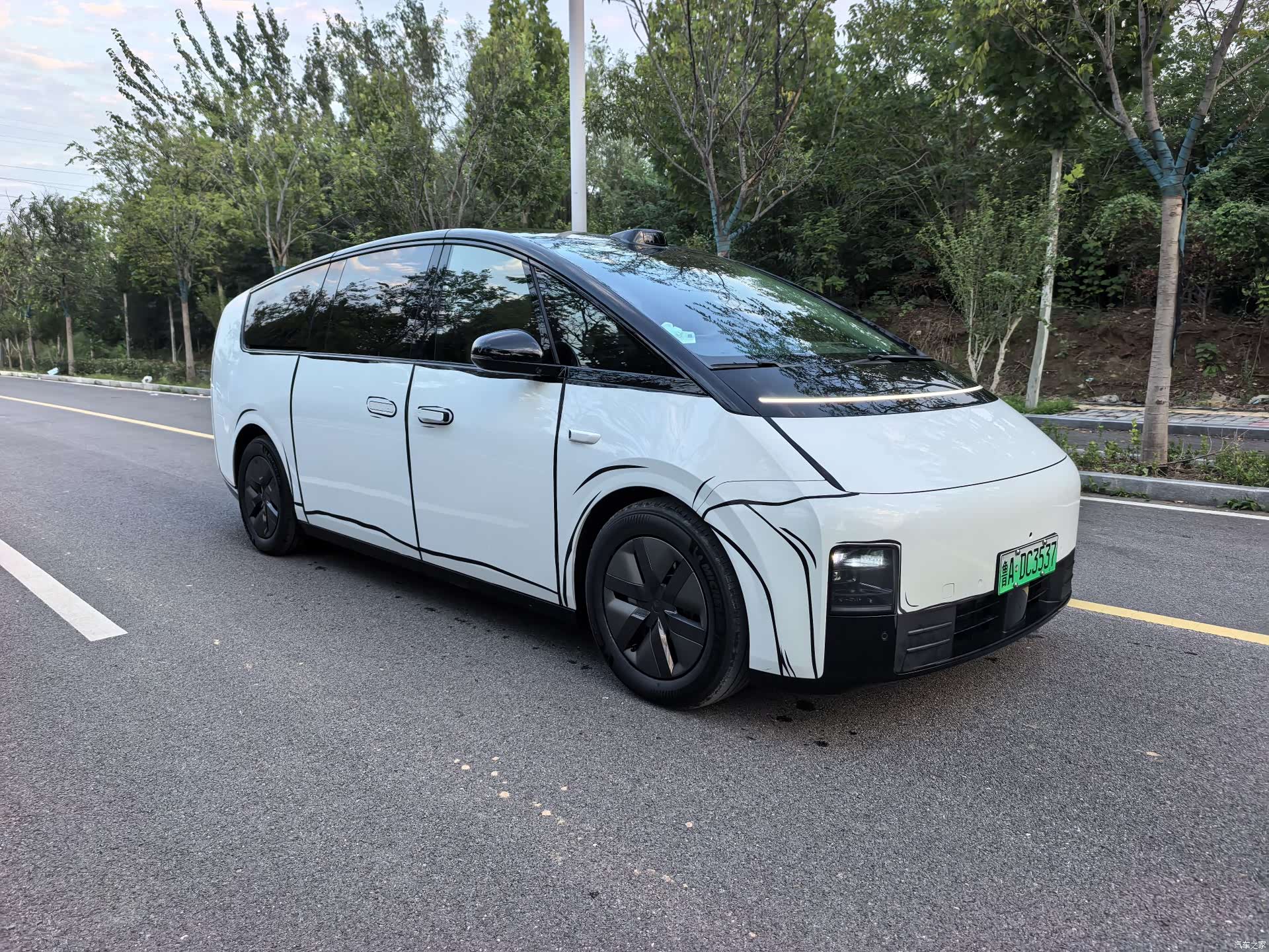 Li Auto MEGA, 2025 3