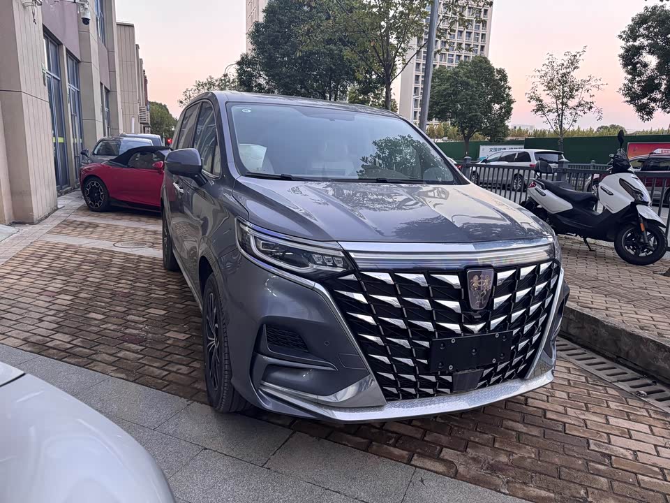 Roewe iMAX8