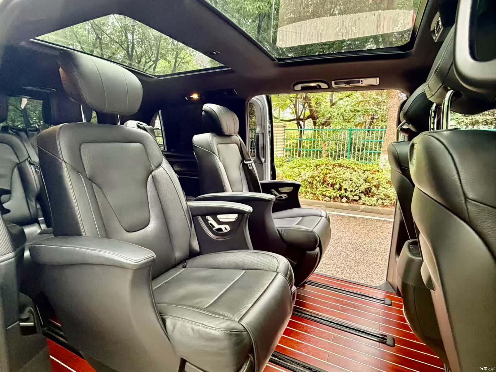 Mercedes-Benz V-Class, 2020 7