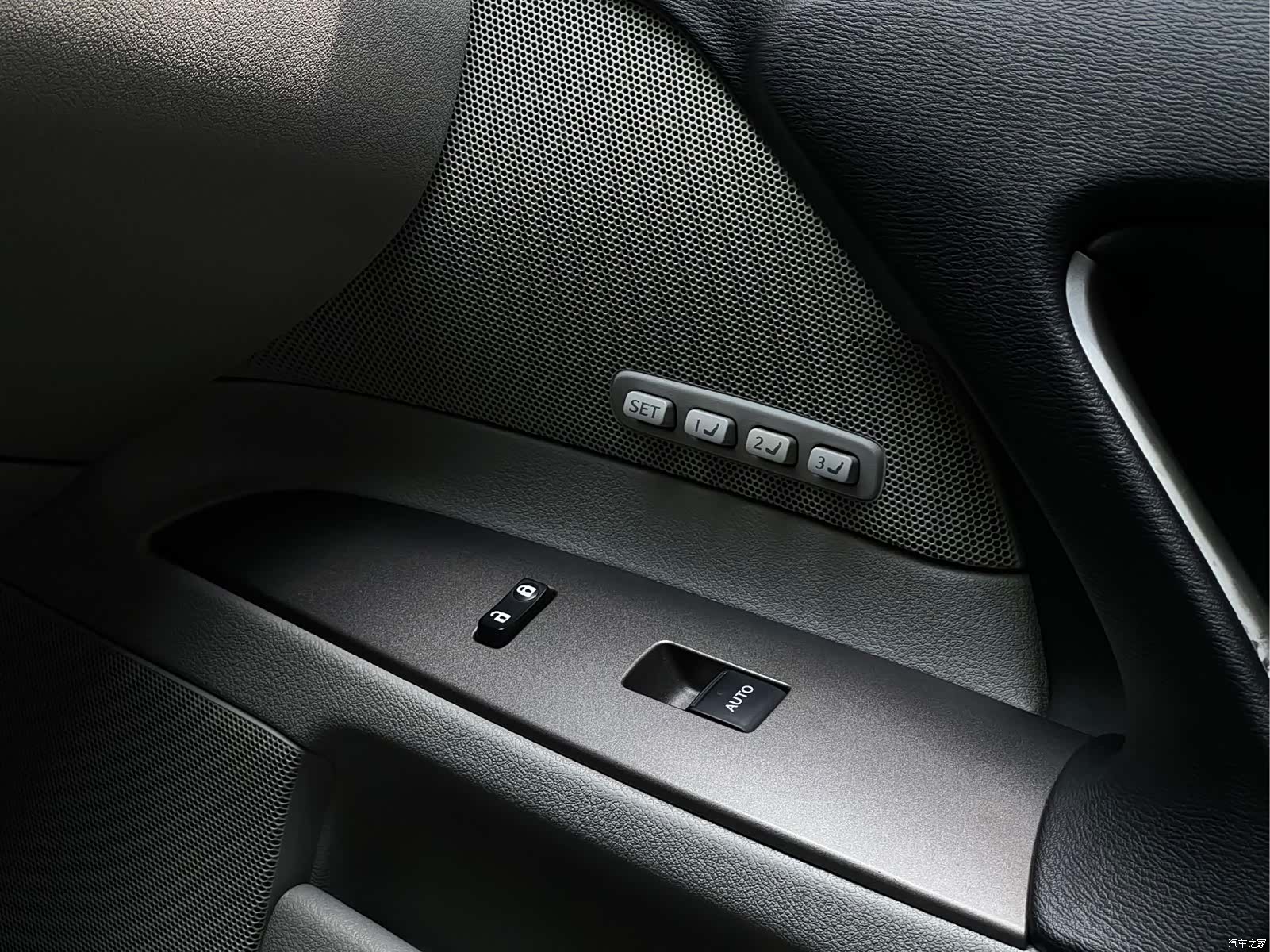 Lexus IS, 2009 12