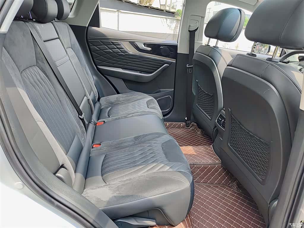 Hongqi HS5, 2023 11