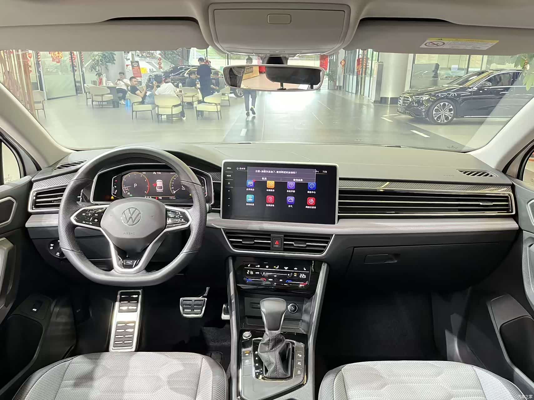 Volkswagen Tiguan, 2023 все фото