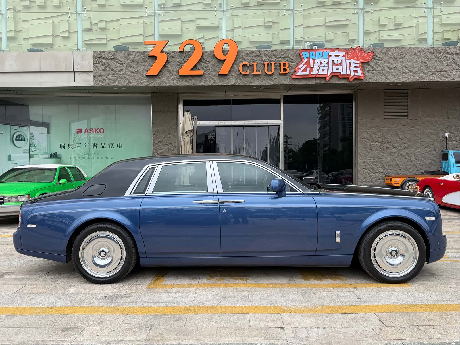 Rolls-Royce Phantom, 2017 все фото