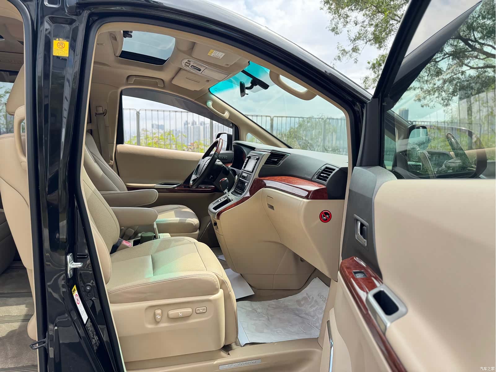 Toyota Alphard, 2011 17