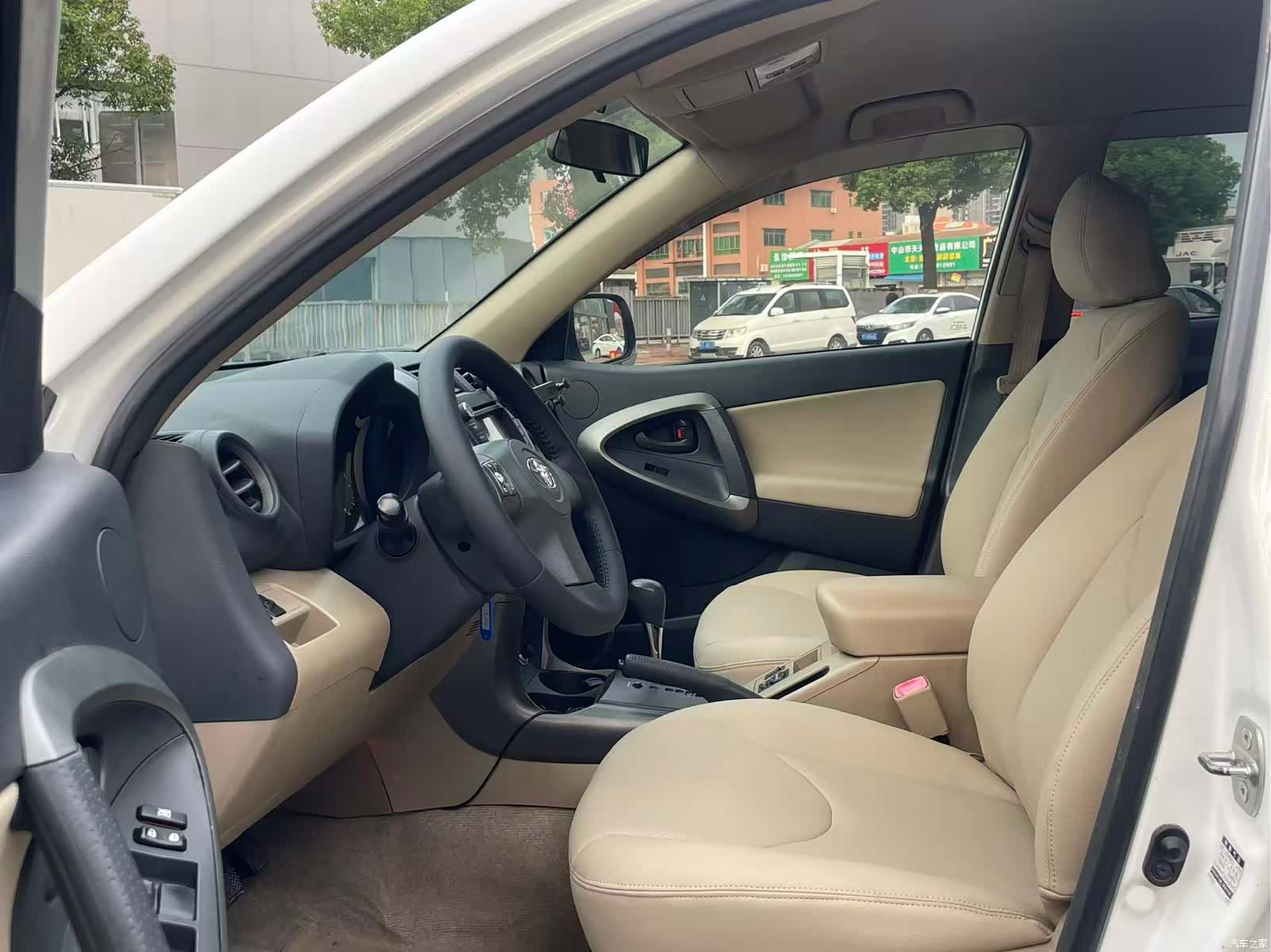Toyota RAV4, 2013 4