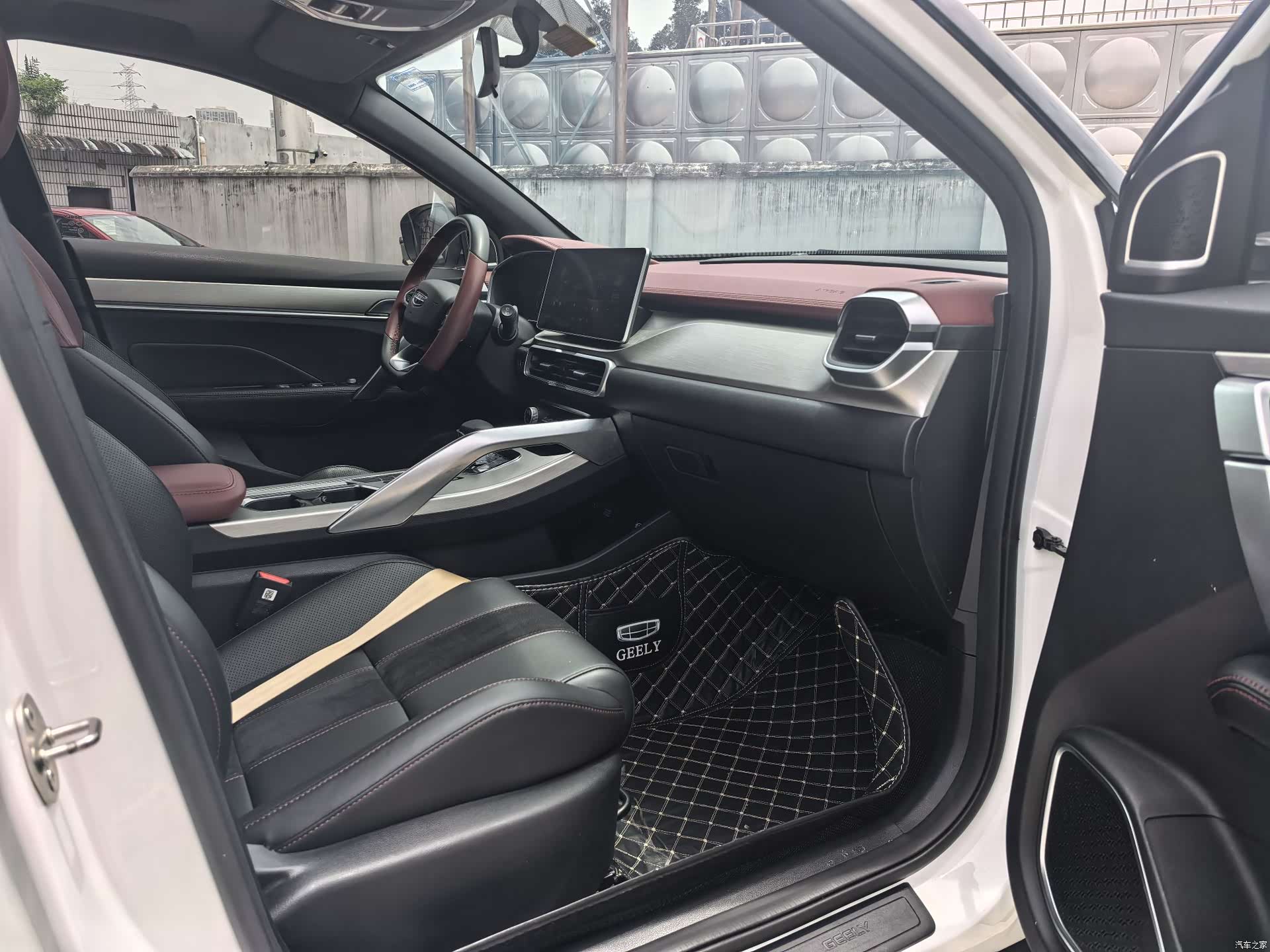 Geely Coolray, 2022 15