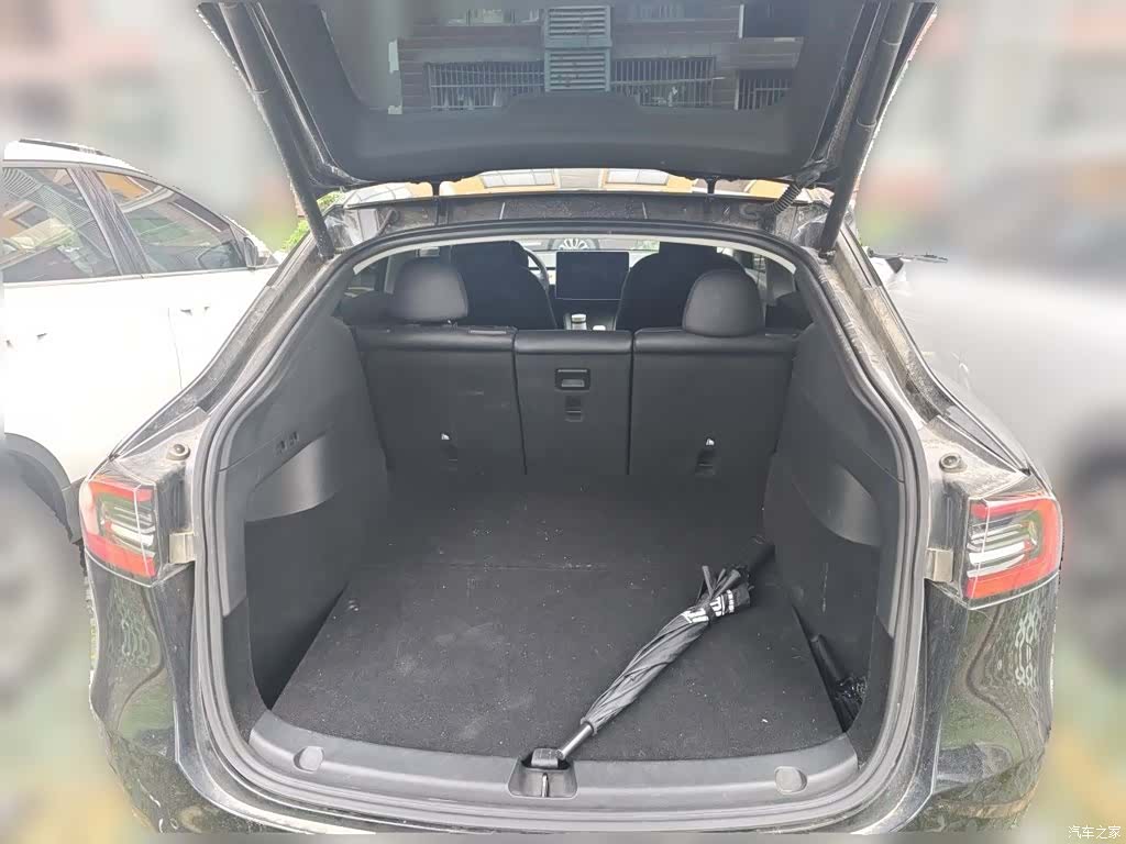 Tesla Model Y, 2022 10