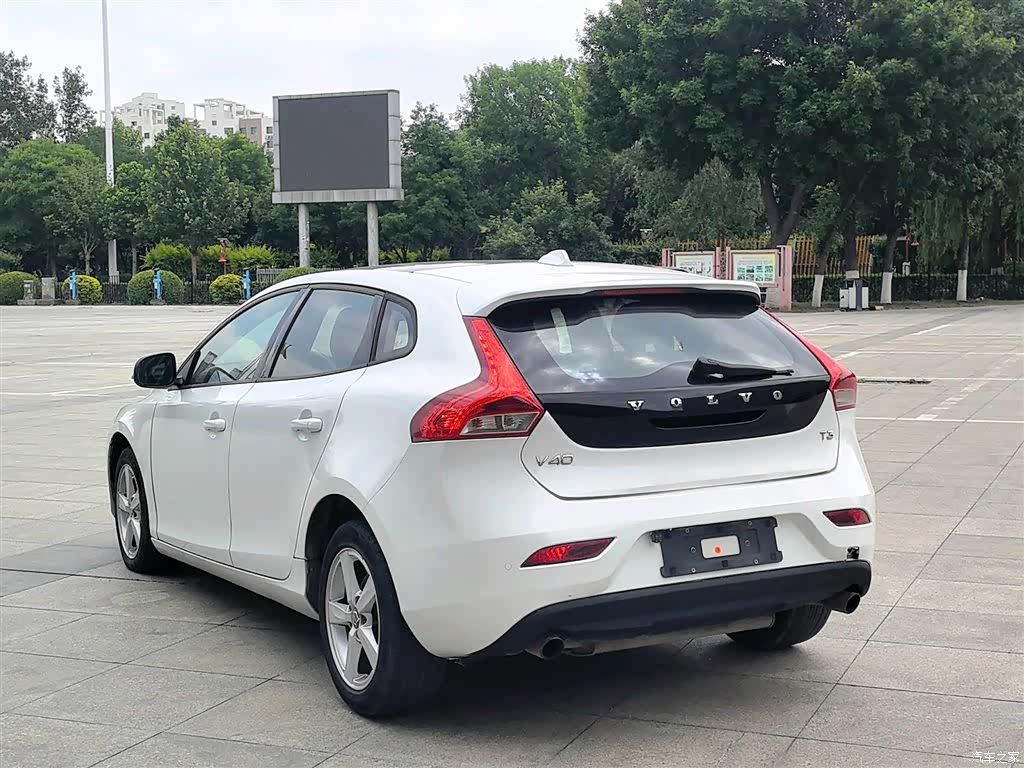 Volvo V40, 2016 4