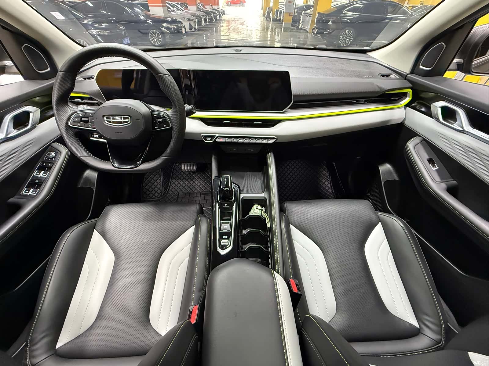 Geely Coolray, 2022 11