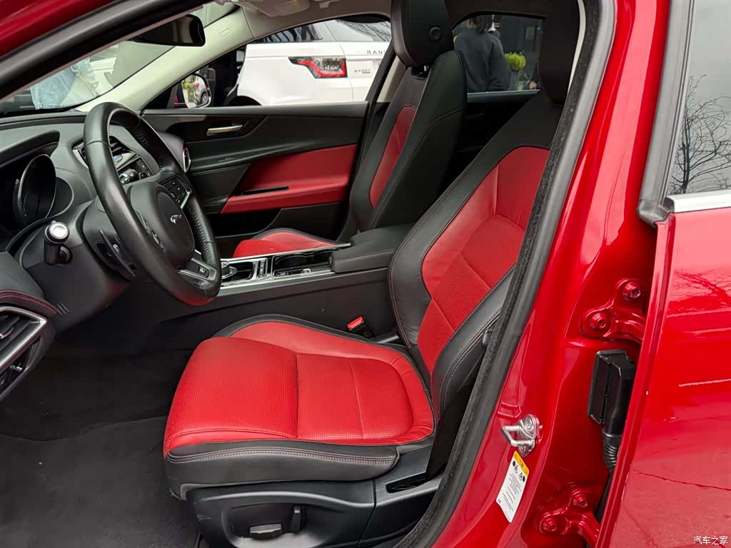 Jaguar XE, 2017 8