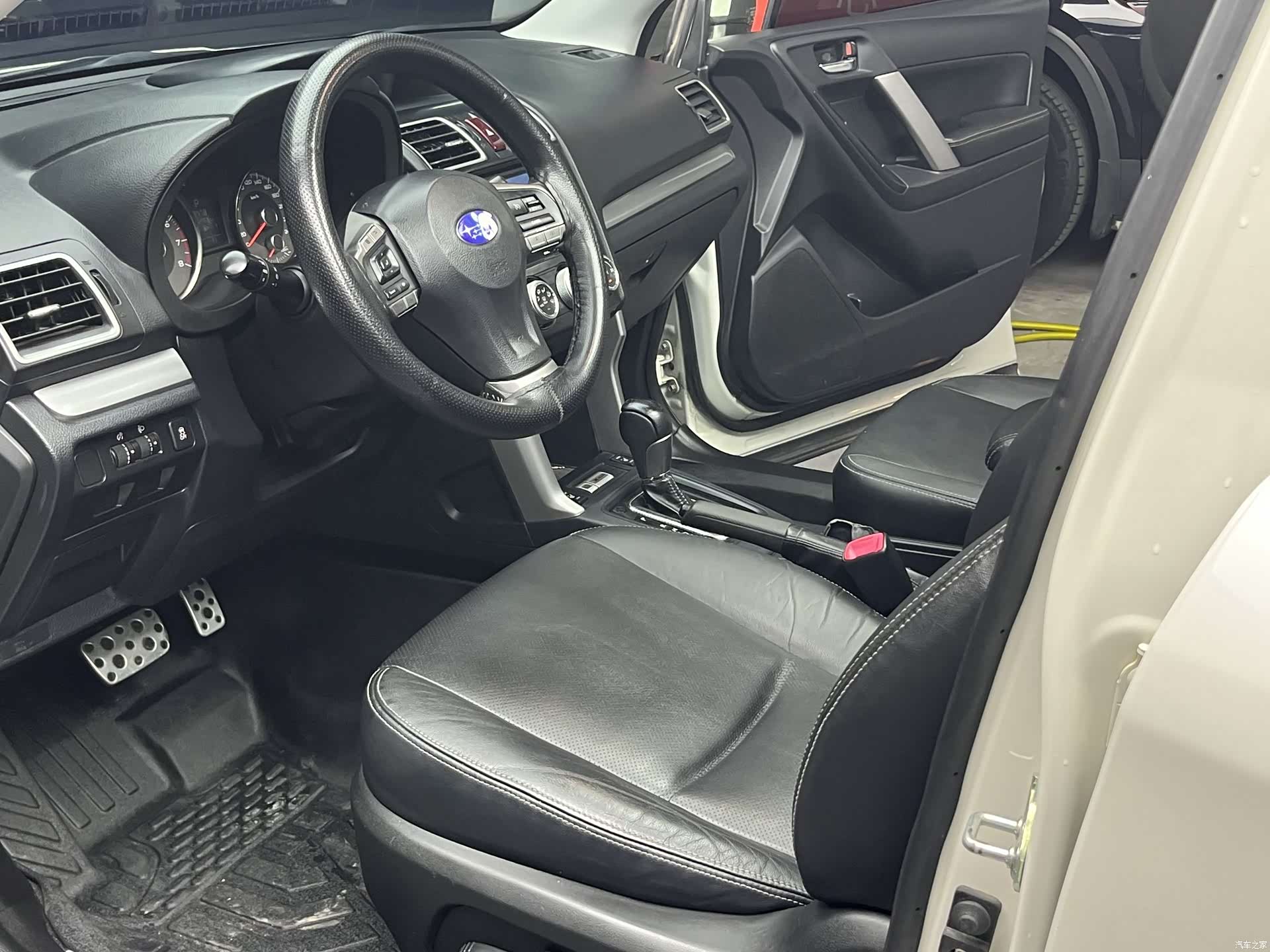 Subaru Forester, 2015 все фото