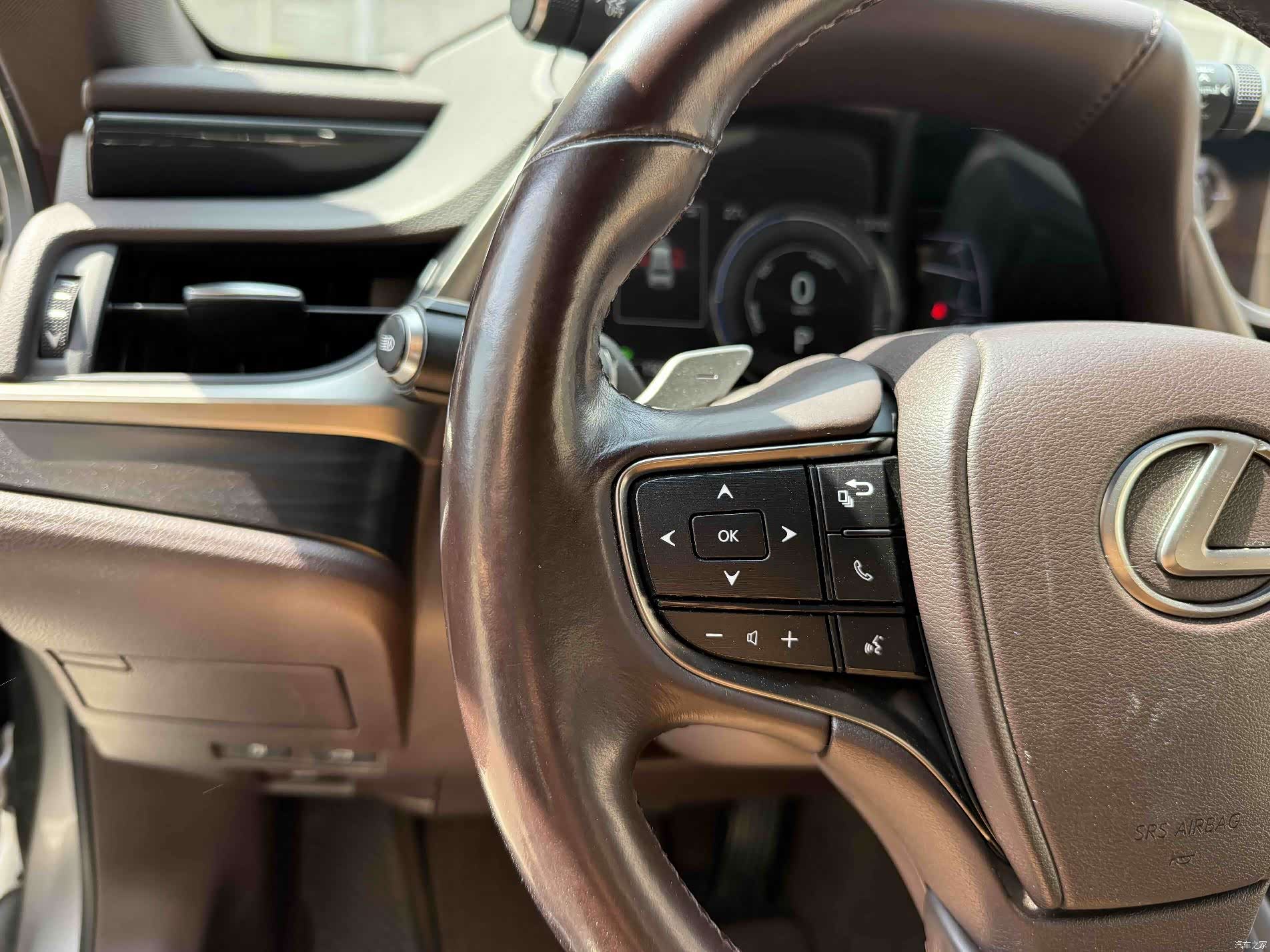Lexus ES, 2019 4