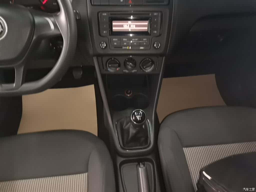 Volkswagen Polo, 2015 14
