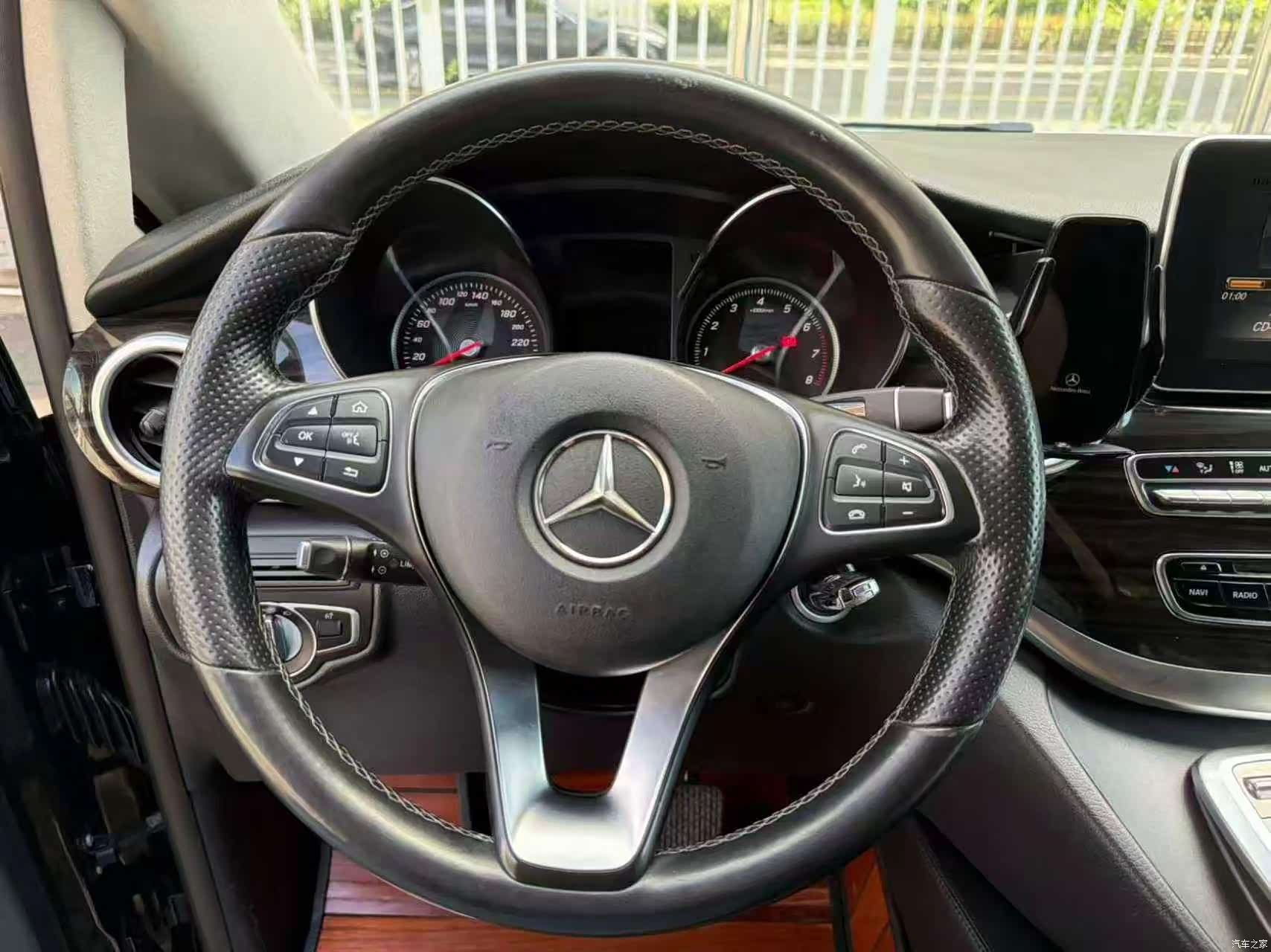 Mercedes-Benz V-Class, 2019 9