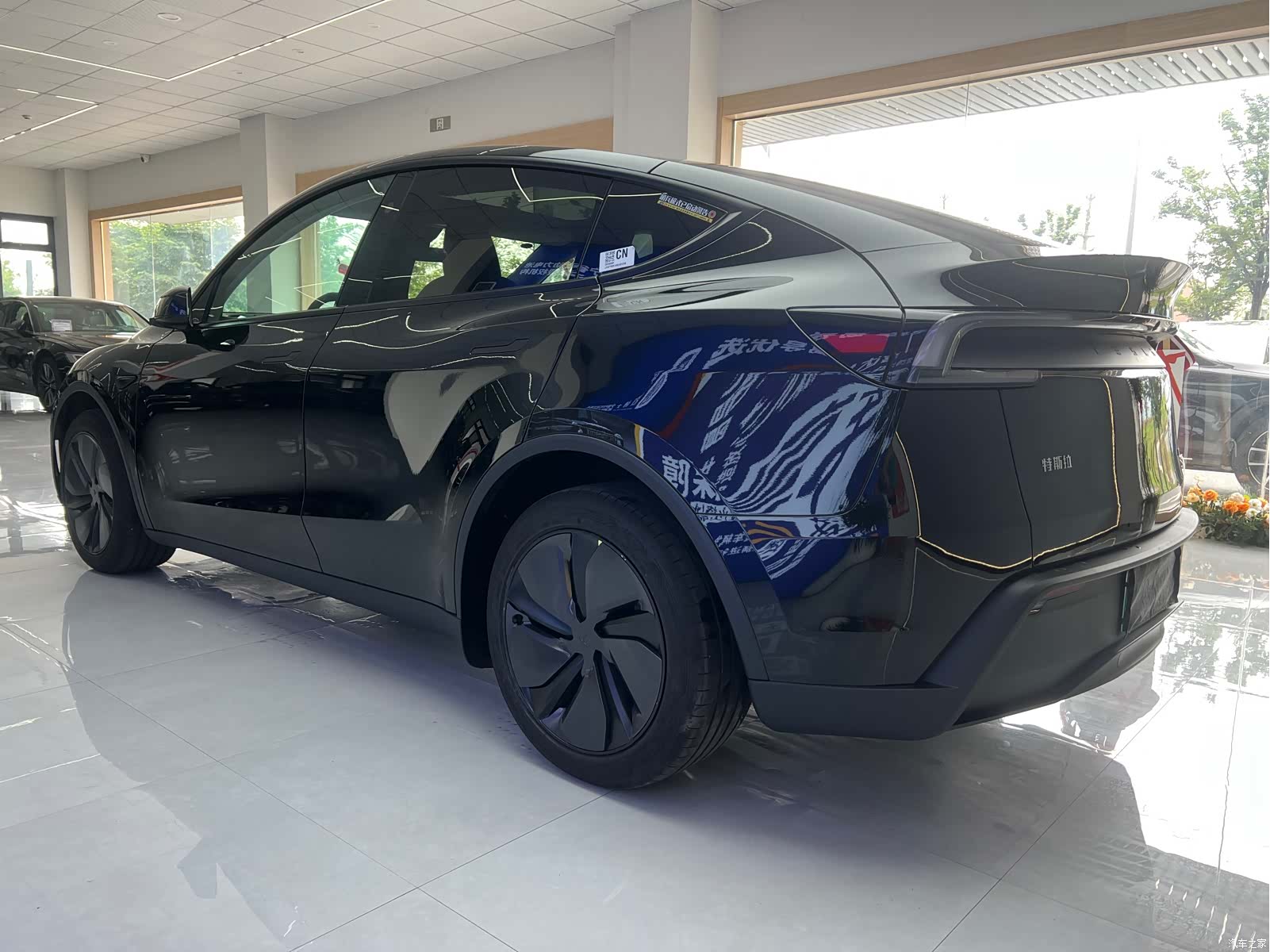 Tesla Model Y, 2025 9