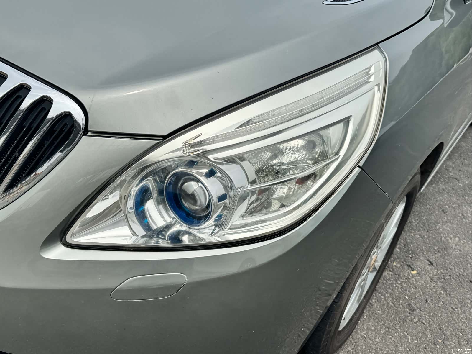 Buick GL8, 2011 4
