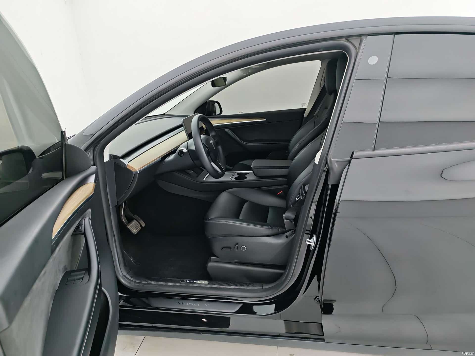 Tesla Model Y, 2023 9