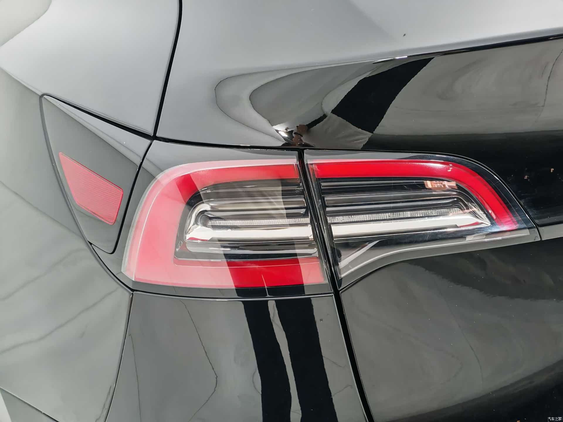 Tesla Model Y, 2023 17