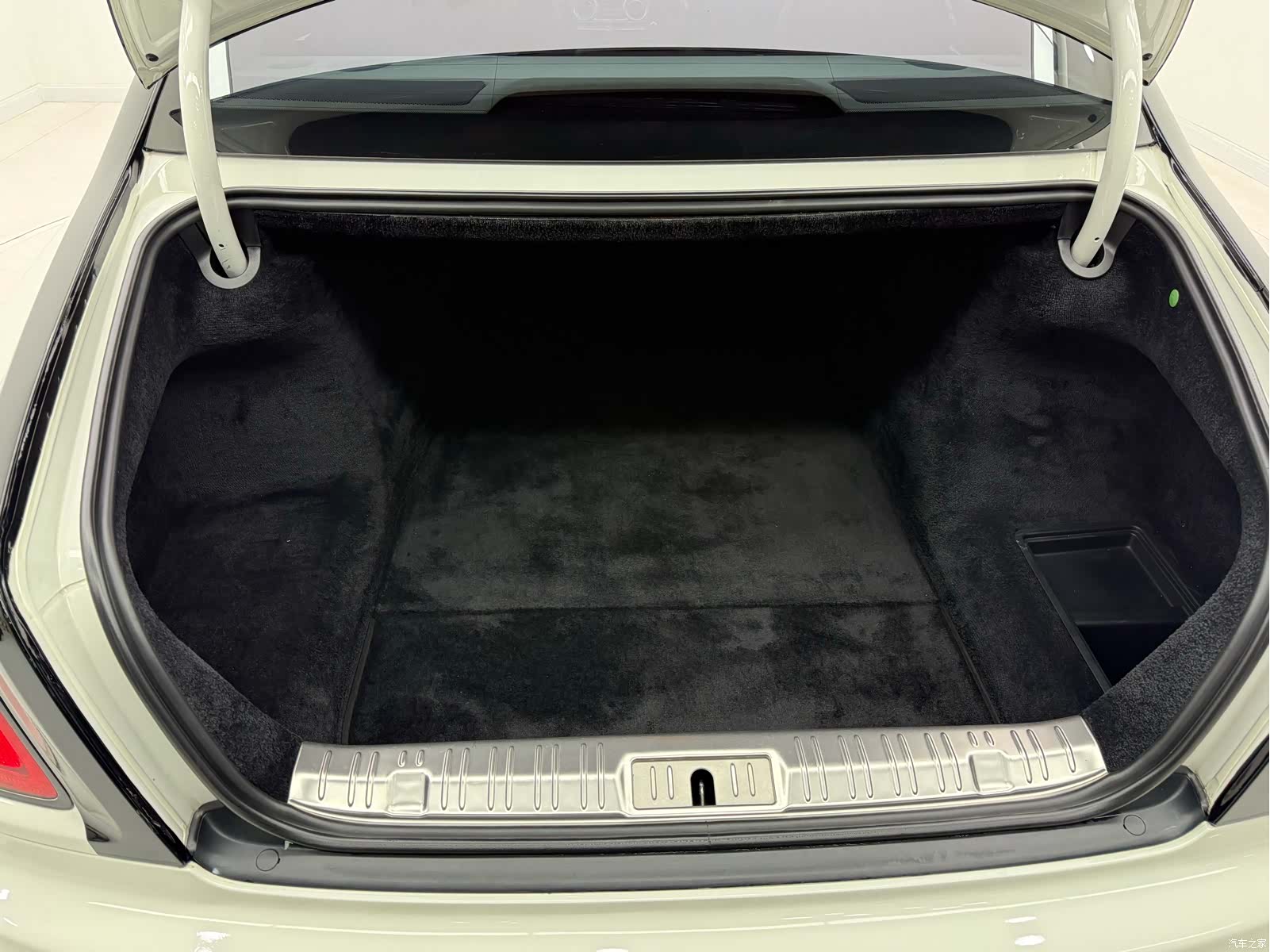 Rolls-Royce Ghost, 2011 18