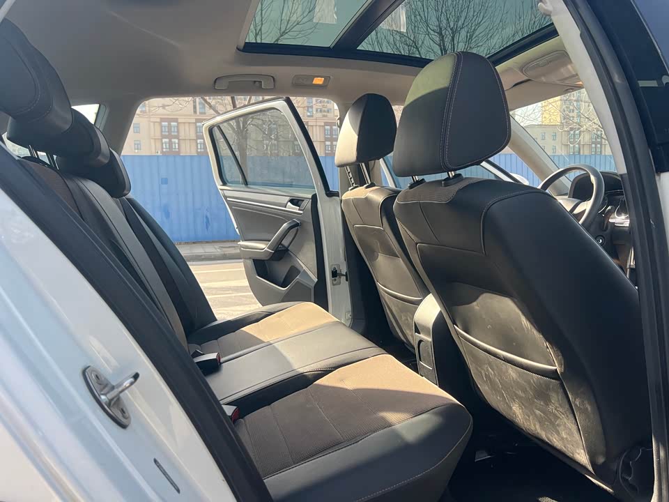 Volkswagen C-TREK Wei Collar