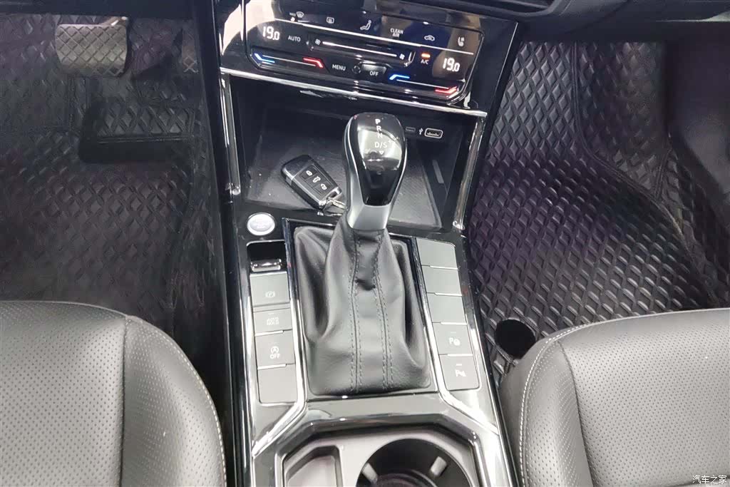 Volkswagen Passat, 2022 16