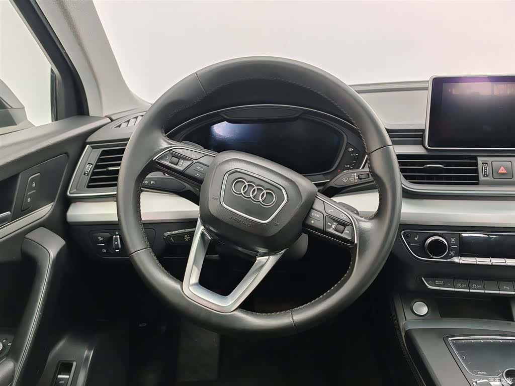 Audi Q5L, 2020 11
