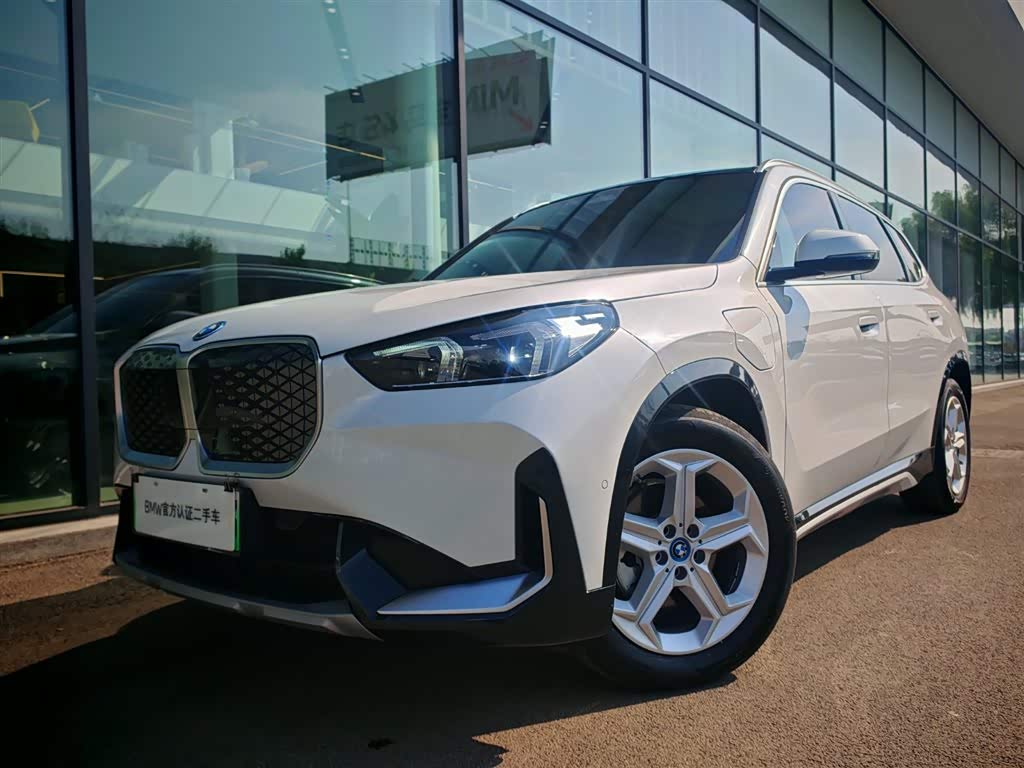 BMW iX1