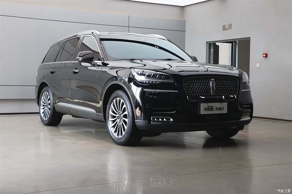 Lincoln Aviator, 2023 25