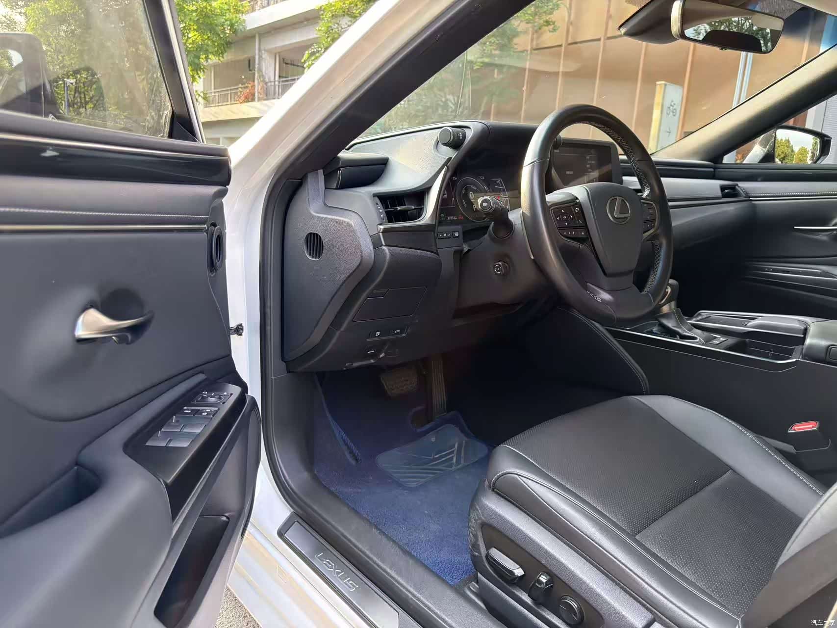 Lexus ES, 2019 4