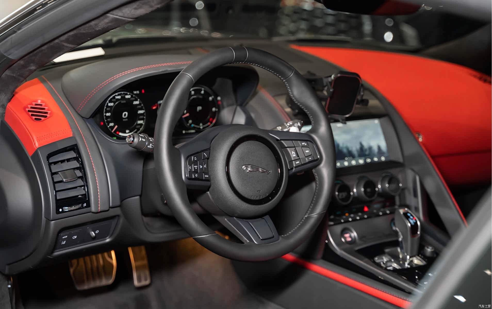 Jaguar F-TYPE, 2024 13