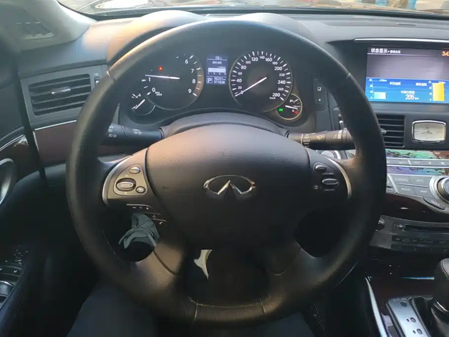 Infiniti Q70