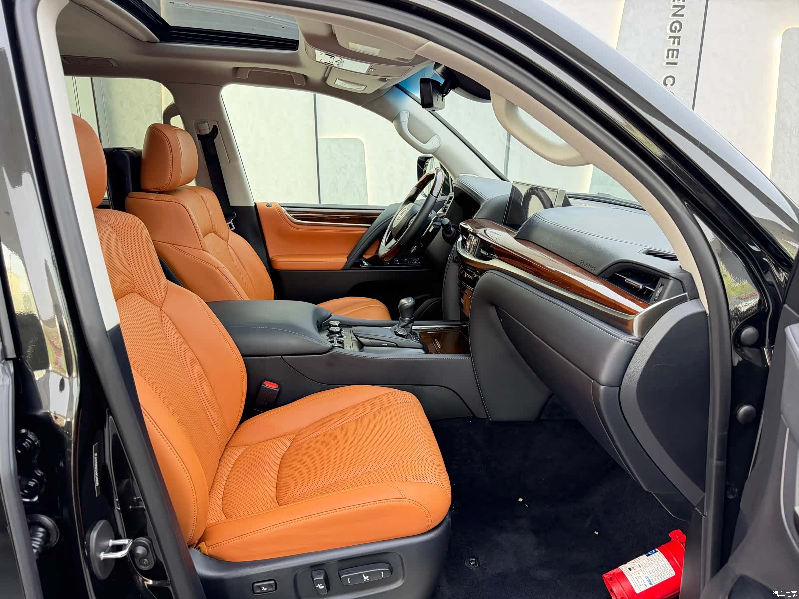Lexus LX, 2017 11