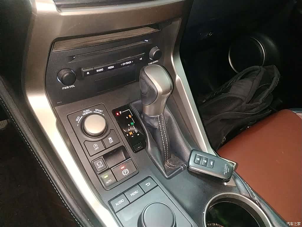 Lexus NX, 2016 10
