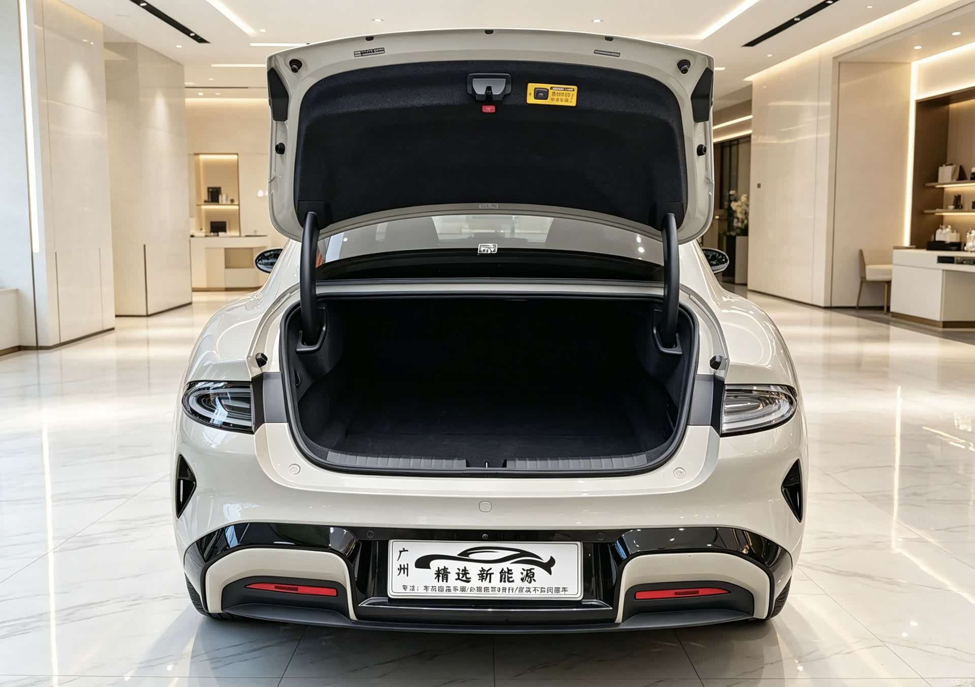 Xiaomi SU7, 2025 15