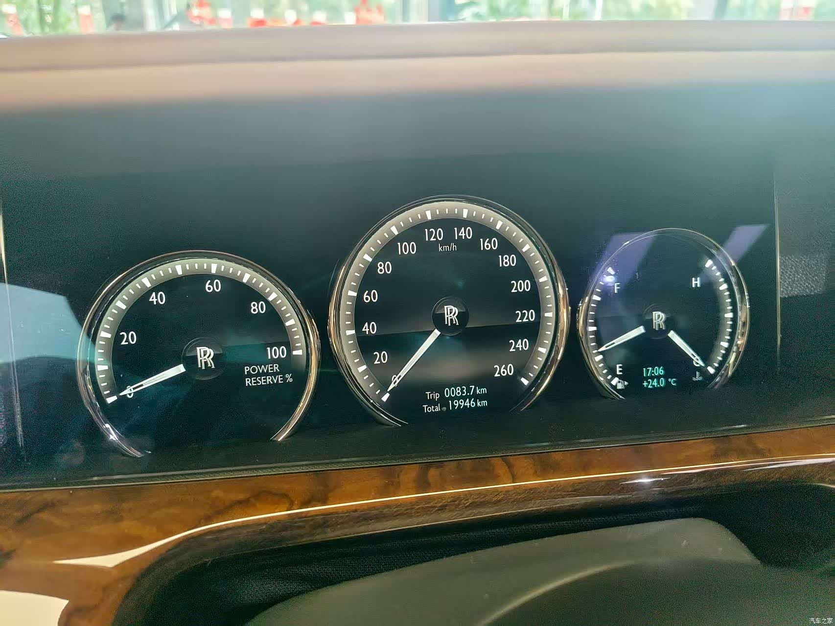 Rolls-Royce Phantom, 2019 все фото