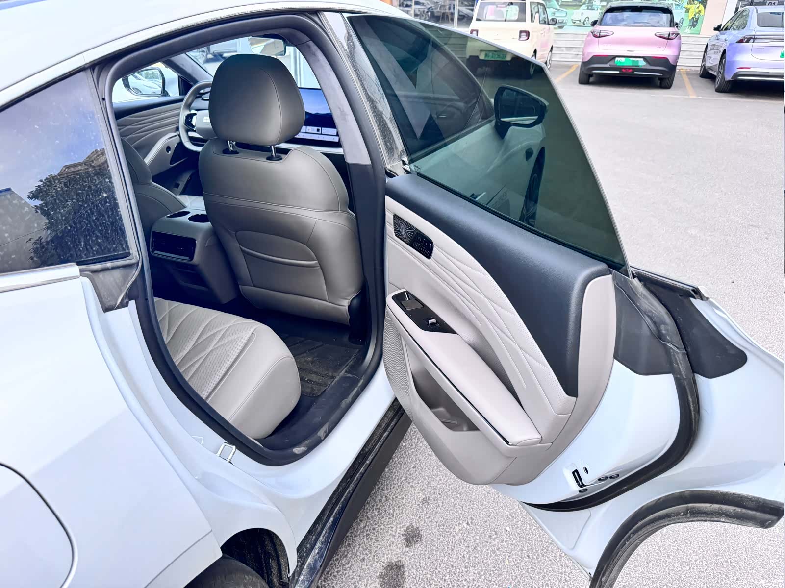 Geely 8, 2025 7